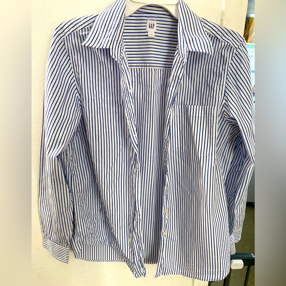 Gap button down shirt